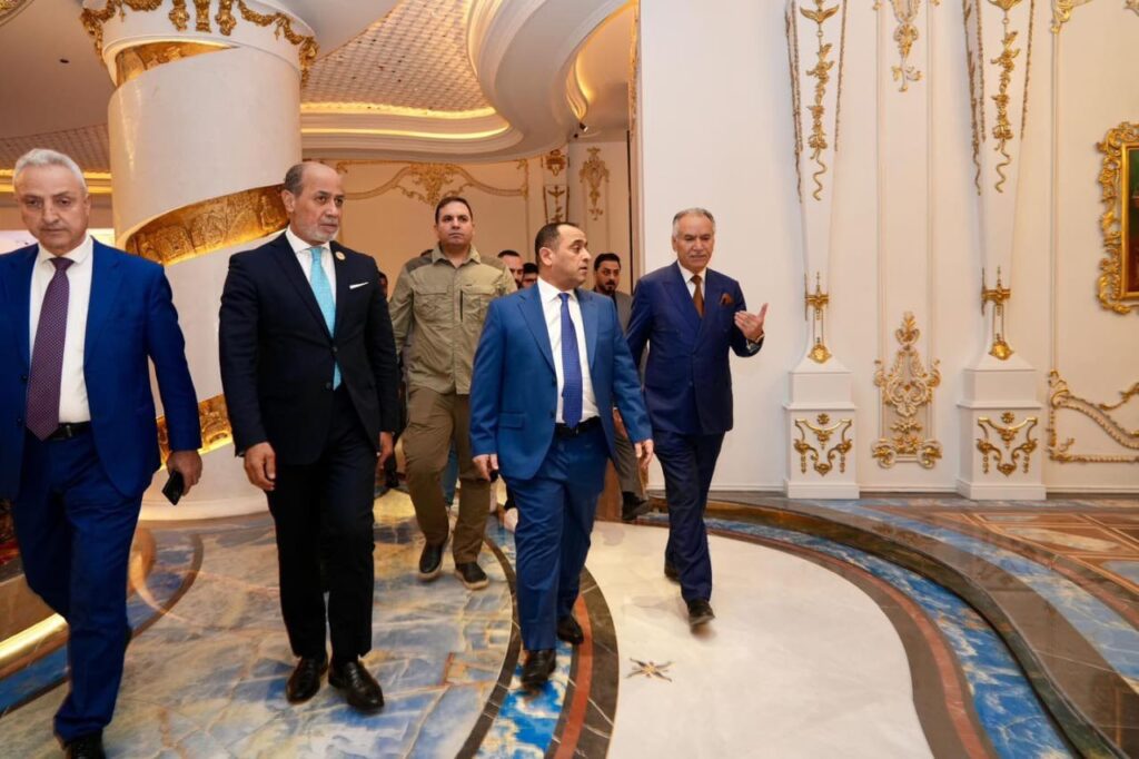صور: وزير الكهرباء يتفحص المنظومة في مقر إقامة وفود القمة العربية