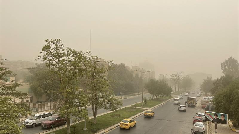 طقس العراق: أجواء غائمة جزئياً مع تصاعد للغبار وأمطار رعدية شمالاً