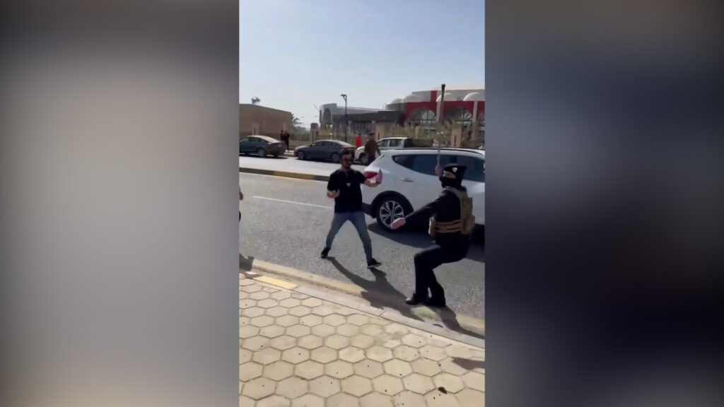 ضرب وصراخ.. قوات الأمن تفض تظاهرة المهندسين والجيولوجيين بالقوة (فيديو)