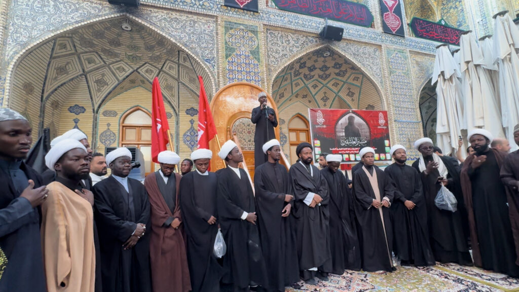 الأفارقة في أكبر مسيرة عاشورائية وسط النجف.. والرادود من تنزانيا (فيديو)