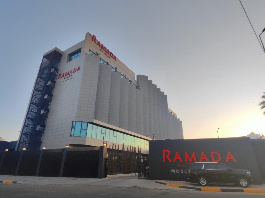 السوداني يفتتح فندق رامادا بلازا السياحي في الموصل