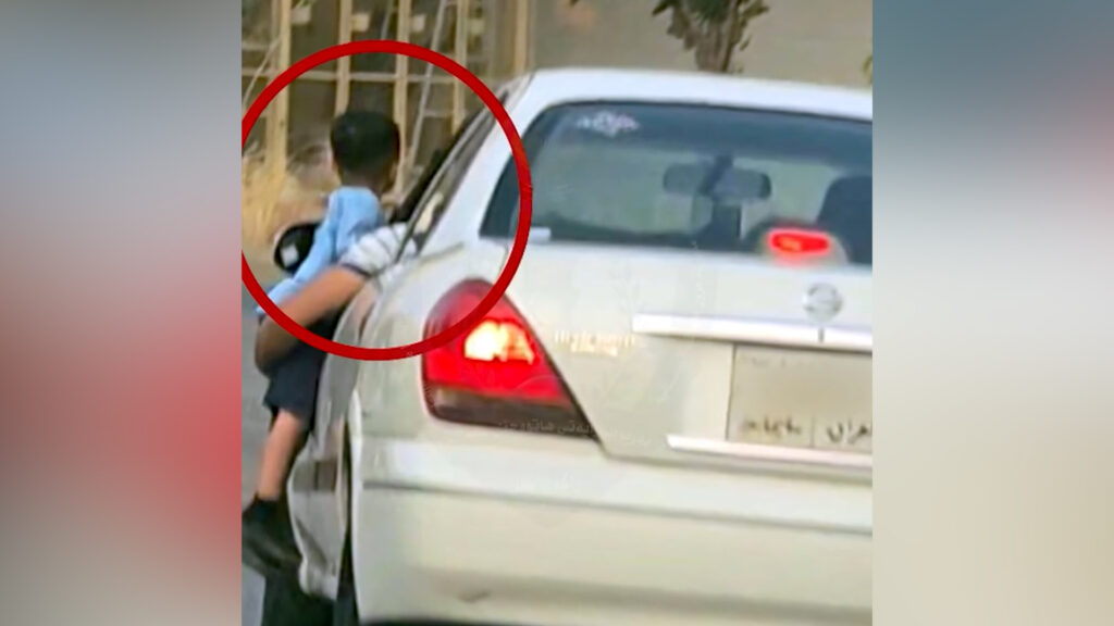 فيديو صادم.. سائق يتلاعب بحياة طفل في السليمانية والشرطة تبحث عنه
