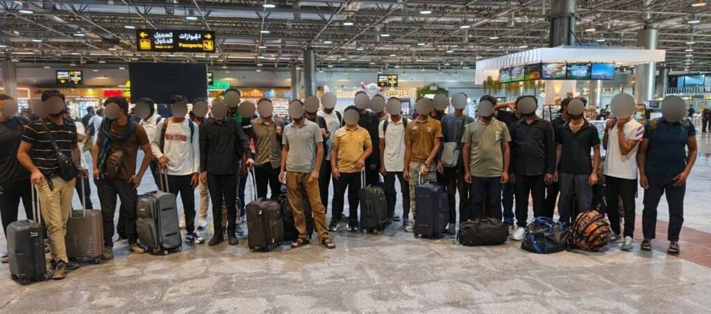 العراق يرحل 55 مخالفاً لقانون الإقامة عبر مطاري النجف والبصرة