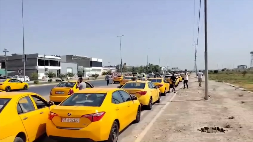 تظاهرة ناقمة على "مكاتب التكسي" في كركوك: يتعاقدون مع الخصوصي لا العمومي!