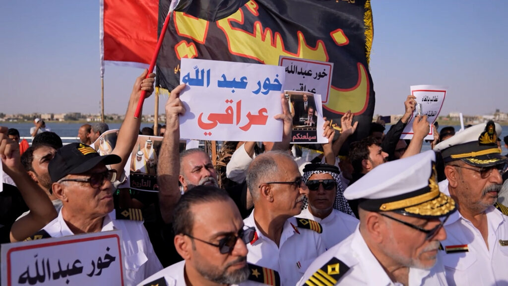 فيديو: أبناء البصرة يتوجهون إلى قنصلية الكويت لإيصال احتجاجهم بشأن خور عبدالله