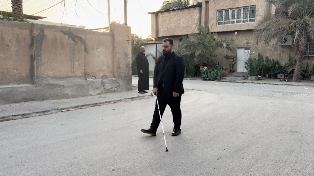 النجف لن تنتظر "عصا" إيران شهوراً.. المكفوفون باشروا التصنيع
