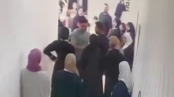 اعتداء ولي أمر طالب على مدرّسة في كربلاء والشرطة تعتقله بعد ساعات