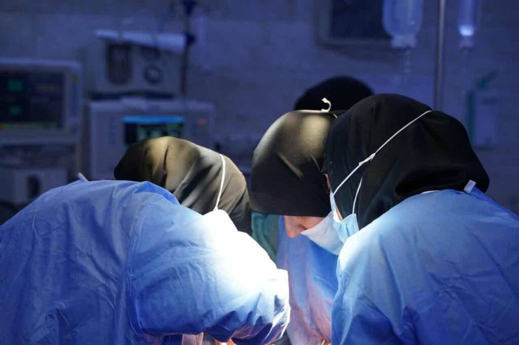 مستشفيات كربلاء تنقذ حياة حامل تعاني من "المشيمة الوحشية" وطفل ابتلع خنفساء