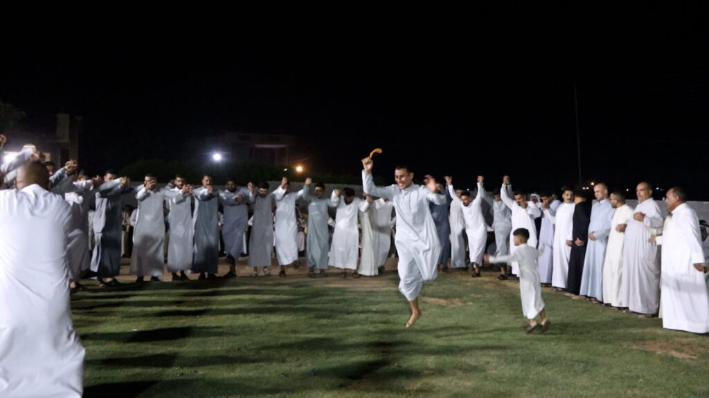 فيديو: ضباط صلاح الدين تخرجوا والأمهات احتفلن برقصة الجوبي في يثرب