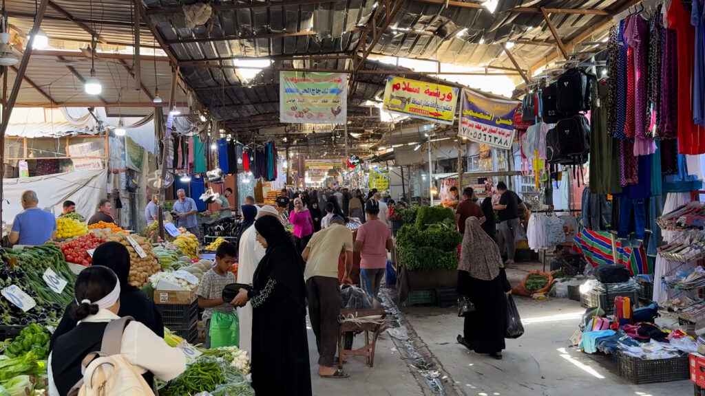 الصباح مليء بالحيوية في "المفرق".. أكبر أسواق بعقوبة يحتاج بعض التنفس