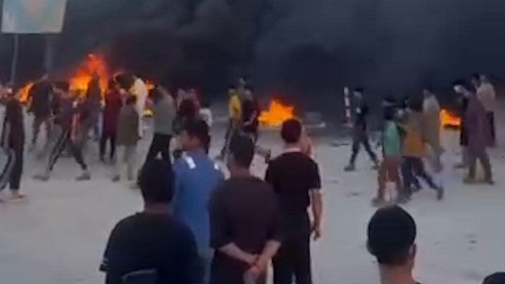 البصرة تغلي مجدداً.. احتجاجات في الحيانية بسبب أزمة المياه وملوحتها