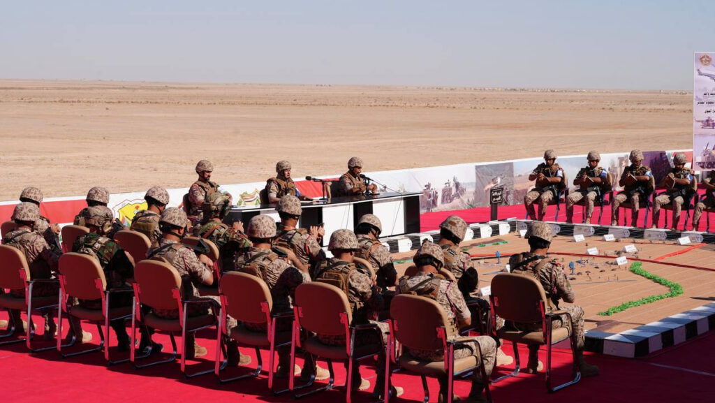بث مباشر الآن.. تمرين عسكري بإسناد جوي أمام السوداني في الأنبار