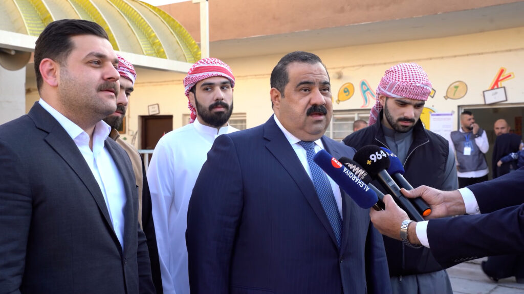فيديو: مثنى السامرائي يفتتح التصويت في سامراء ويتعهد بتسريع تشكيل الحكومة