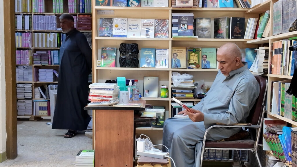 النجف بعد الانتخابات.. القراء بحثوا عن "الحوار والقلق" وتاريخ الاستعمار!