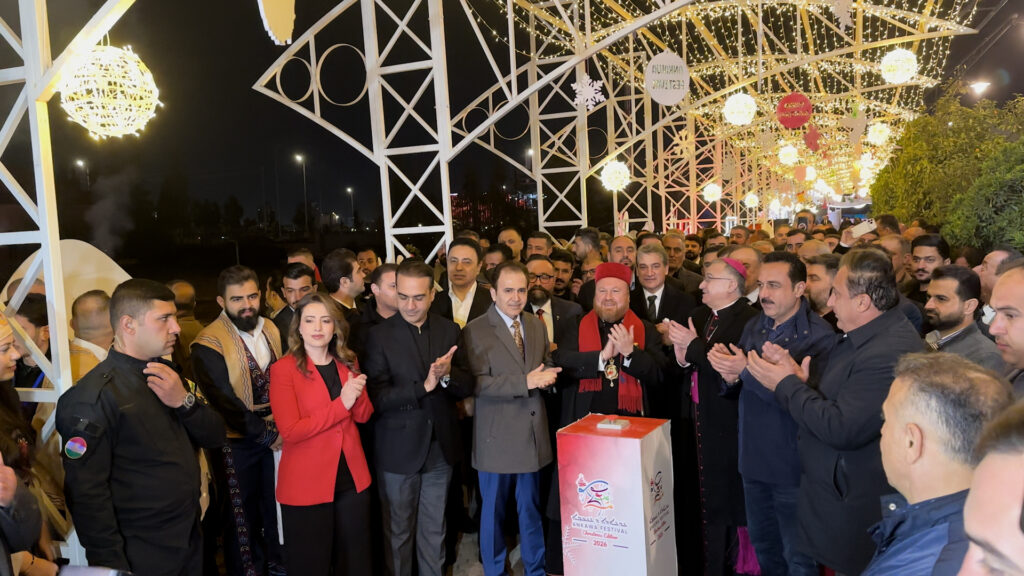 فرح عنكاوا مستمر 15 يوماً وعشرات الآلاف في أكبر مهرجان لأعياد الميلاد