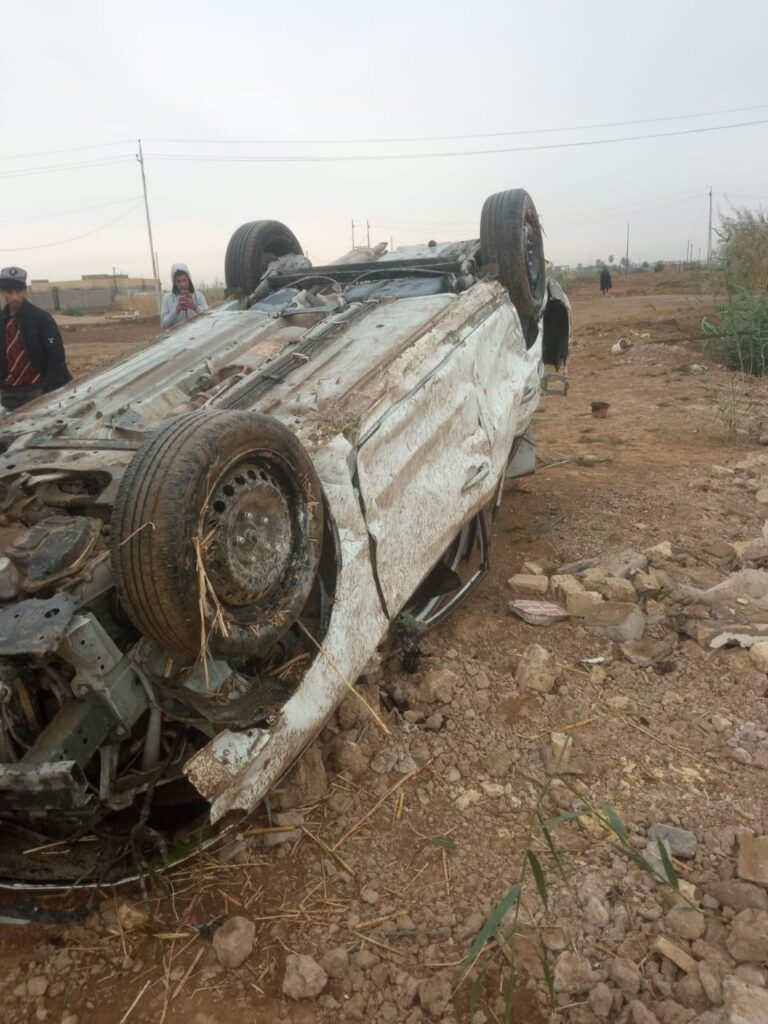 مصرع شخصين وإصابة اثنين آخرين بانقلاب نيسان شمال الناصرية (صور)