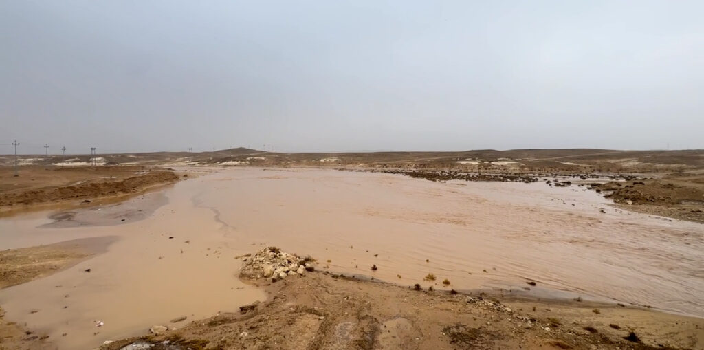 صباح اليوم.. شاهد سيول حجلان والگصر وأبو تين في حديثة وعنّة