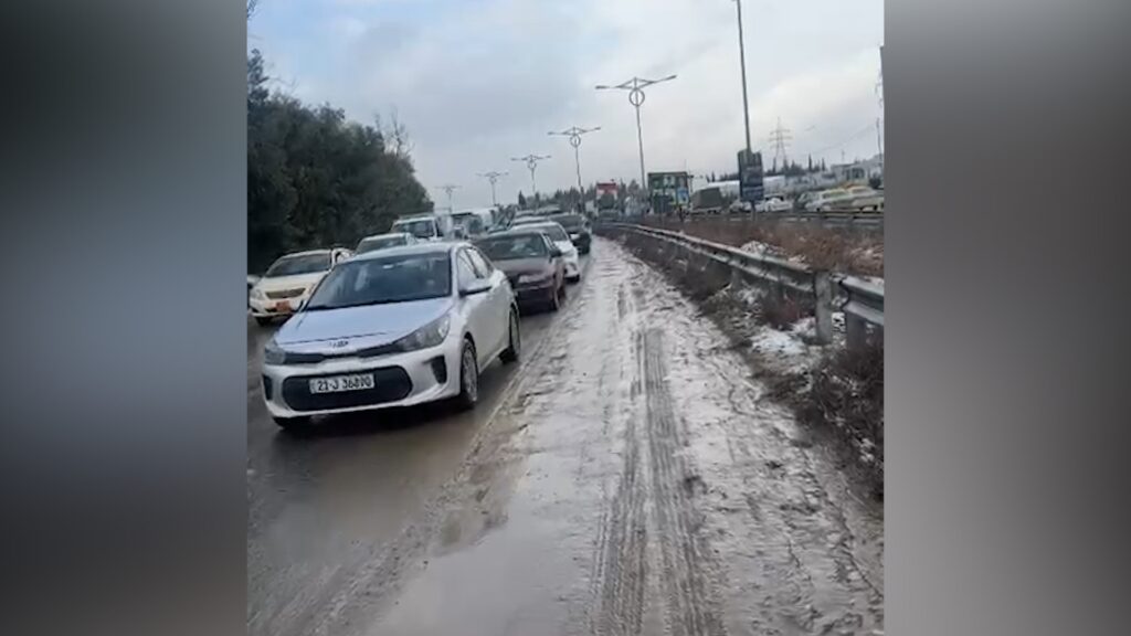 فيديو: إعادة فتح طريق طاسلوجة - السليمانية بعد غلقه بسبب الجليد