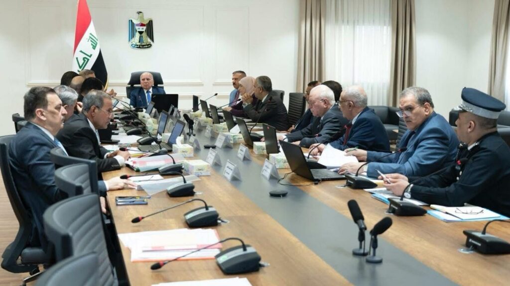 قرار إلغاء احتساب شهادات الموظفين في الرواتب.. توضيح جديد من الحكومة