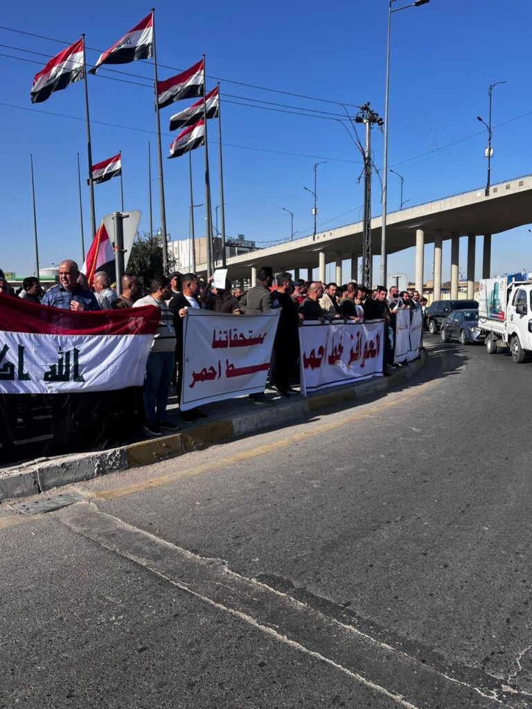 موظفو النفط يهددون بالإضراب العام حال المساس بحوافزهم ومخصصاتهم المالية