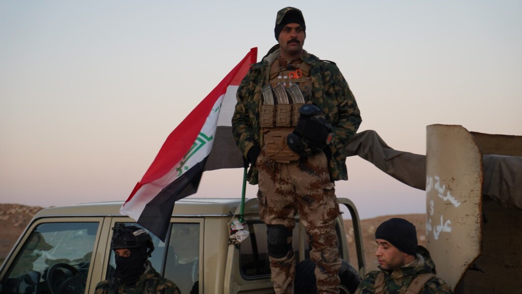 الجيش والحشد يلاحقون داعش من 5 محاور في صحراء نينوى (صور)