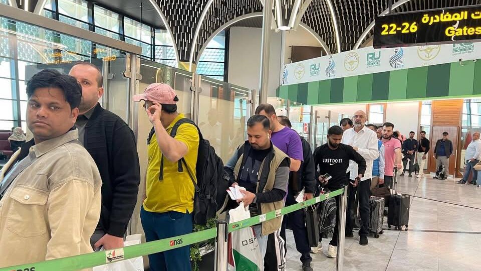 بعد إغلاق مؤقت.. حركة المسافرين بمطار بغداد تسير بانسيابية عالية (صور)