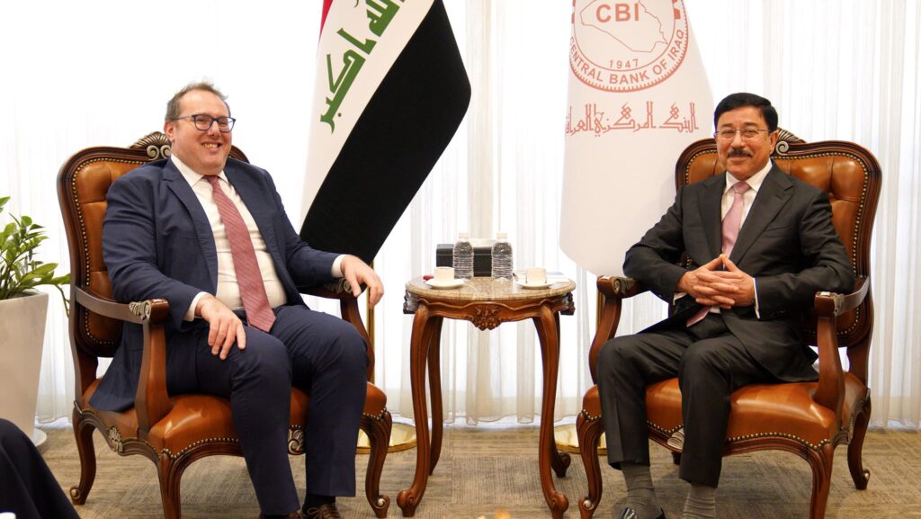 البنك المركزي يعرض خطته أمام السفارة الأميركية لتنظيم بيع الدولار
