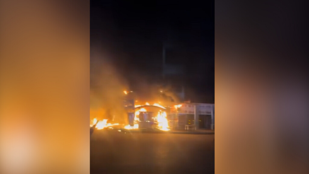 فيديو: الدفاع المدني يسيطر على حريق ضخم اندلع في مطعم بالناصرية