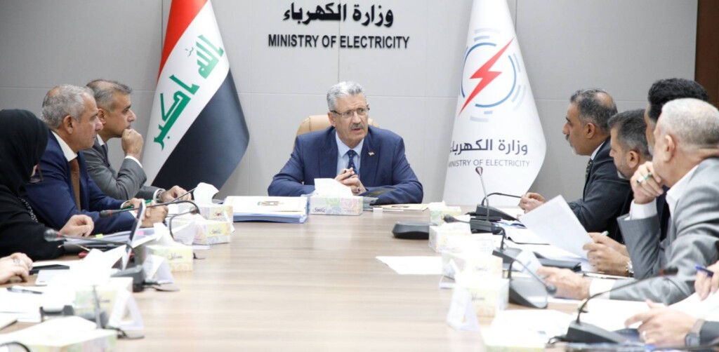 الوزير عبد الغني يراجع الخطط التشغيلية وبرامج الصيانة لمحطات الكهرباء