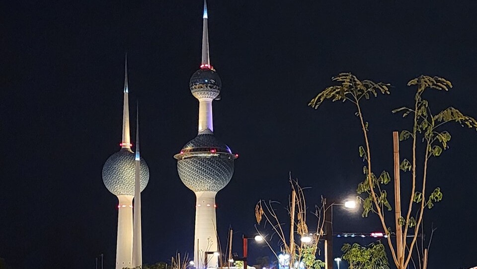 حظر تجوال في الكويت.. الداخلية تدعو السكان للبقاء بالمنازل حتى صباح الأربعاء