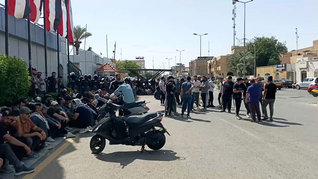 "المحافظ يتحمل كل قطرة دم تراق".. اعتقالات وتفريق بالقوة لمتظاهري الكوت