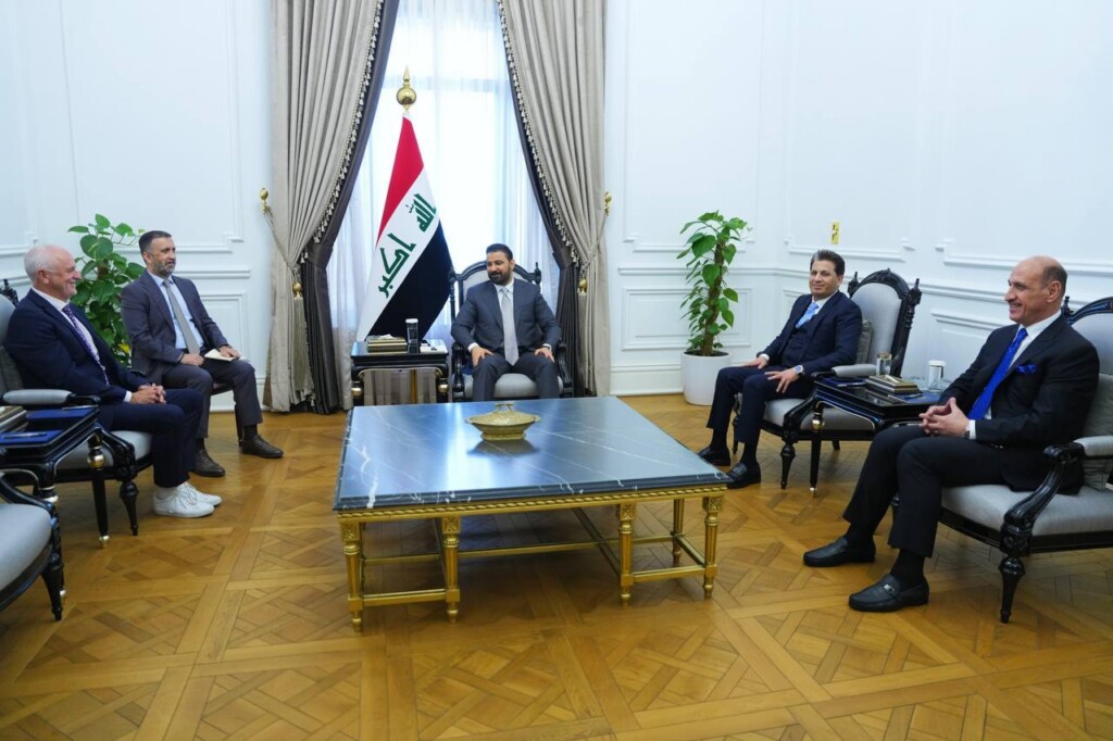 الزيدي يخصص طائرة لنقل المنتخب الوطني إلى إسبانيا