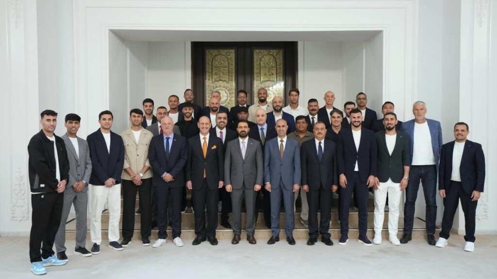 الزيدي يوصي المنتخب قبل المغادرة إلى إسبانيا: ابذلوا جهدكم لإسعاد الشعب
