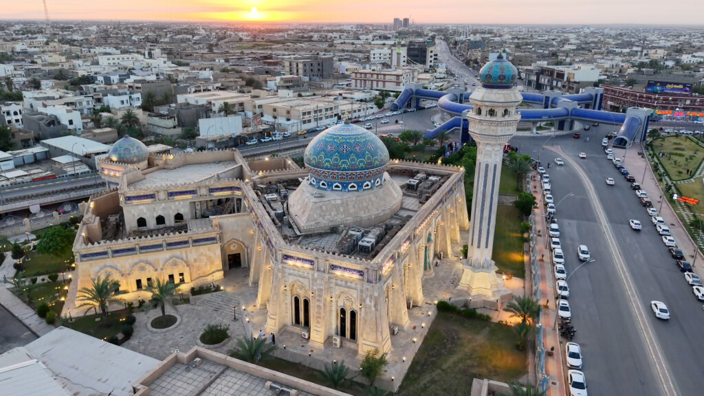 تكبيرات وتلاوات ولقطات جوية.. 964 ترصد أجواء العيد من جامع الرمادي الكبير
