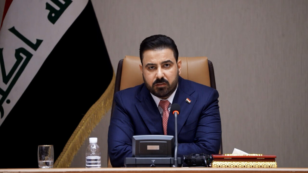"كأن العراقيين لا يدخنون".. الزيدي يؤشر طرقاً ملتوية في كمركة السكائر