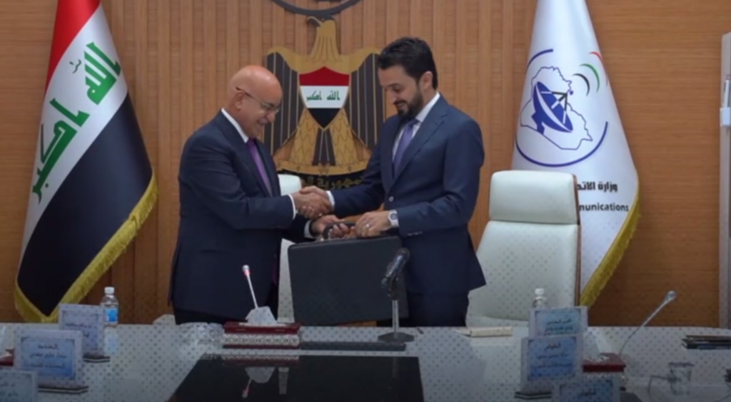 فيديو: مصطفى سند يتسلم حقيبة وزارة الاتصالات رسمياً من صالح الحسناوي
