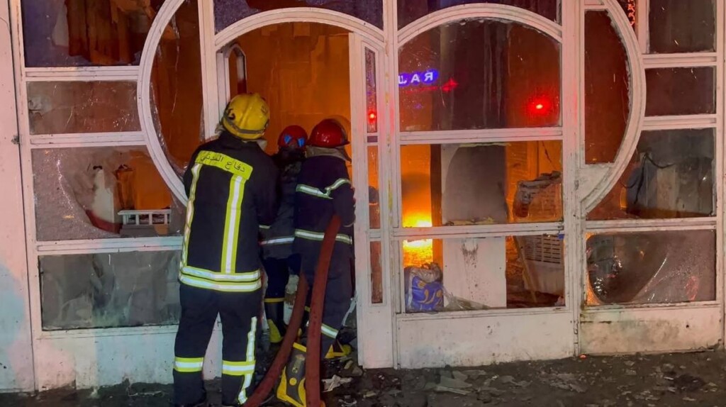 الدفاع المدني ينقذ 10 أشخاص محاصرين بالنيران في بغداد
