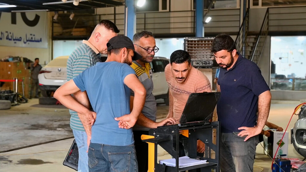 ديالى تبرمج سيارات إيران و"نقطتها العمياء" مع فادي كوكا وباقي المشاهير