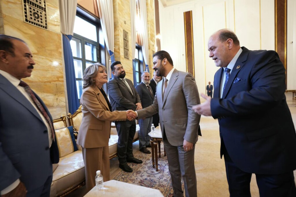 مقطع جديد للزيدي مع الفنانين: أنتم وجع العراق وأنا قلمكم