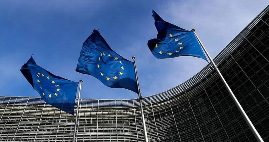 مسؤول نفط إيران خسر 27 فيزا وأمواله في أوربا ومعه ناطق البحرية.. قرار الاتحاد