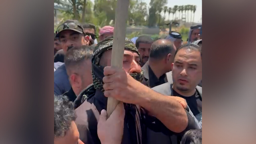 "هذا شرفي".. مزارع في المشخاب يتمسك بـ "كركه" أمام حماية وزير الموارد