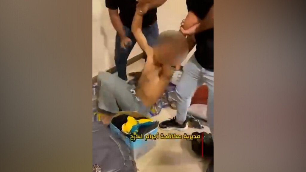شرطة الكرخ تبث لقطات لسرقات "عصابة محمد الأسود" ولحظة تطويقهم واعتقالهم