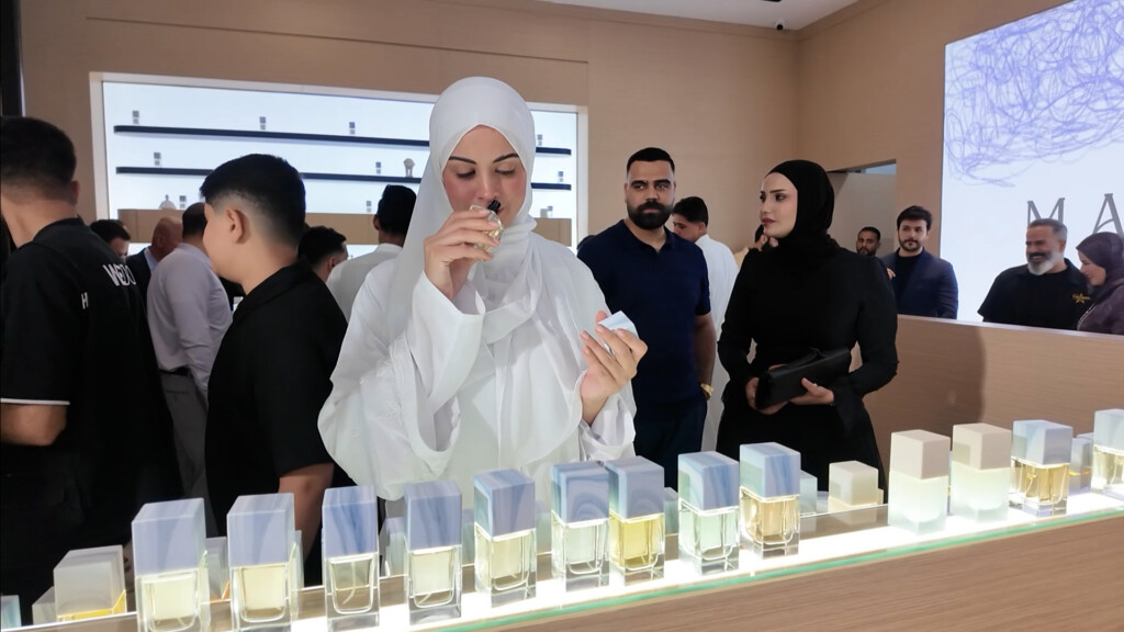 زهراء بن ميم محجبة في النجف وأبو فتيان يتغزل خلال إطلاق عطر سعودي شهير