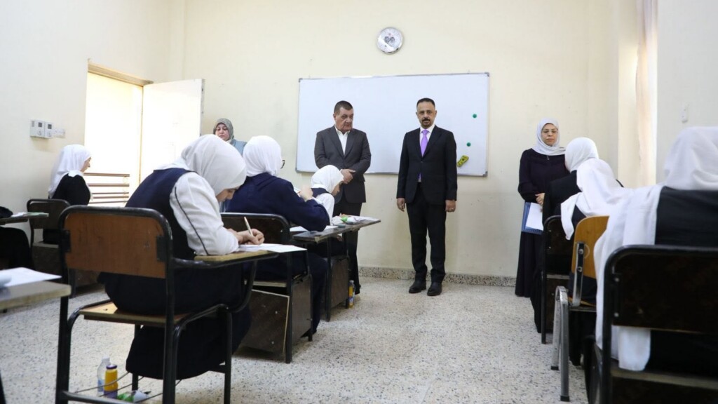 صور: رئيس الوقف السني يتفقد ثانوية "أم سلمة" لمتابعة الامتحانات الإسلامية