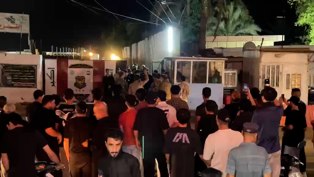 الكوت تطلق سراح معتقلي تظاهرة الكهرباء بعد تدخل المحافظ (فيديو)