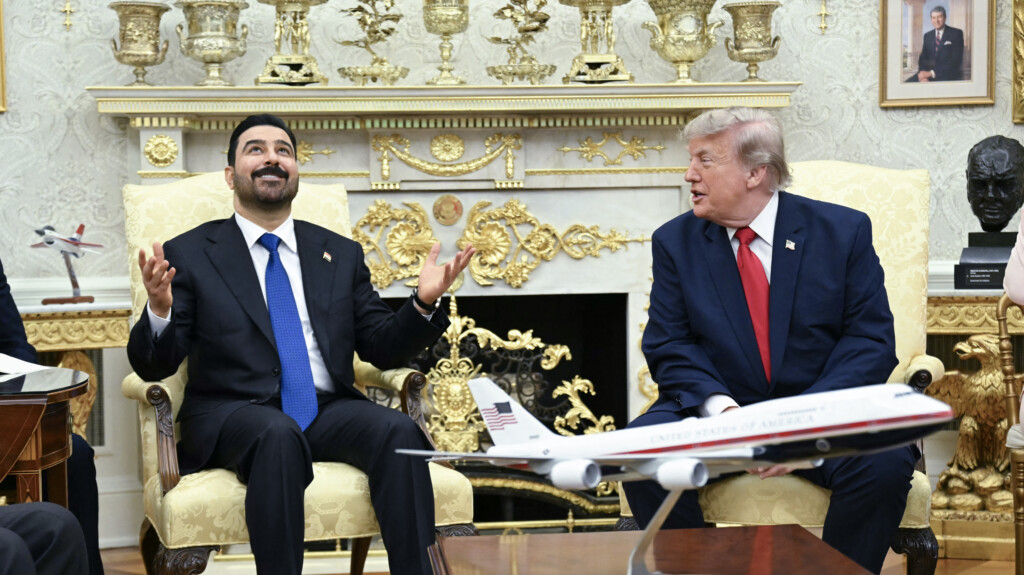خامنئي يرفض لقاء الزيدي.. رئيس الوزراء العراقي يحمل رسالة إلى المرشد من ترامب