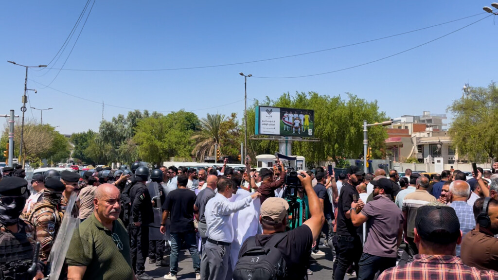 الدلالون يحتجون في الخضراء ويطالبون الزيدي وزيدان والصدر بإلغاء منصة السوداني