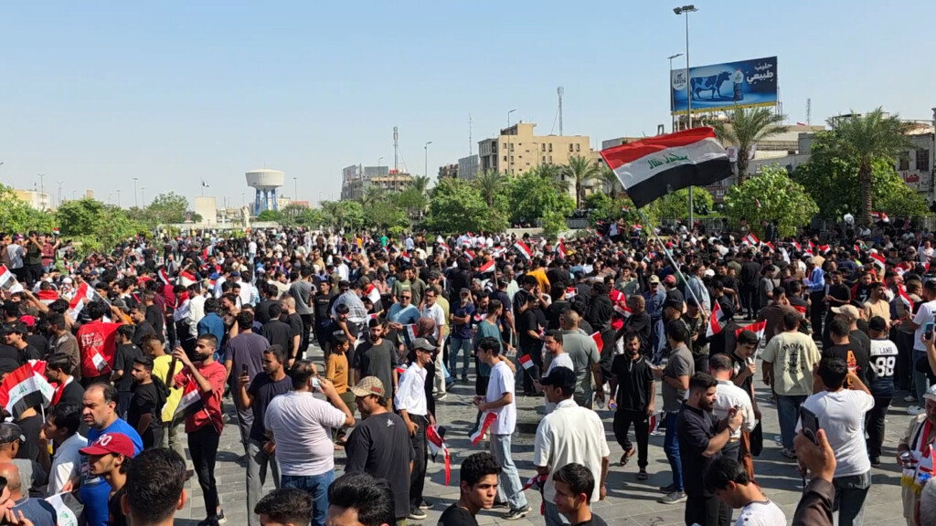 "نريد وطن".. هتافات تشرين تعود إلى ساحة التحرير الآن